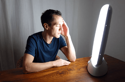 Man with seasonal depression uses light therapy to feel better